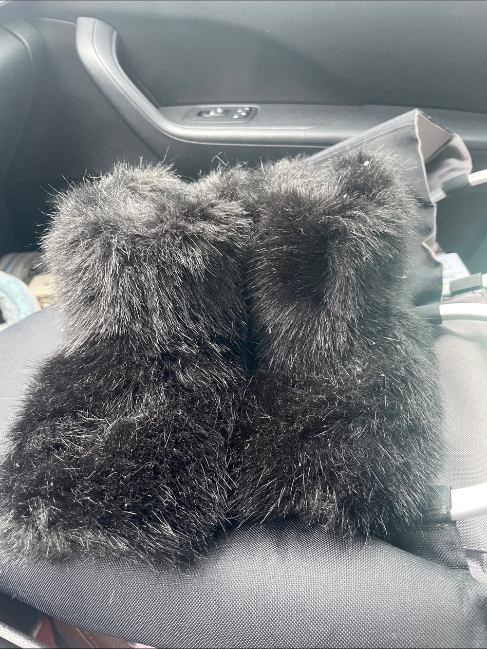 ❤️ Fluffy Furry Uggpure Wool Lined Black Slippers, Size 7